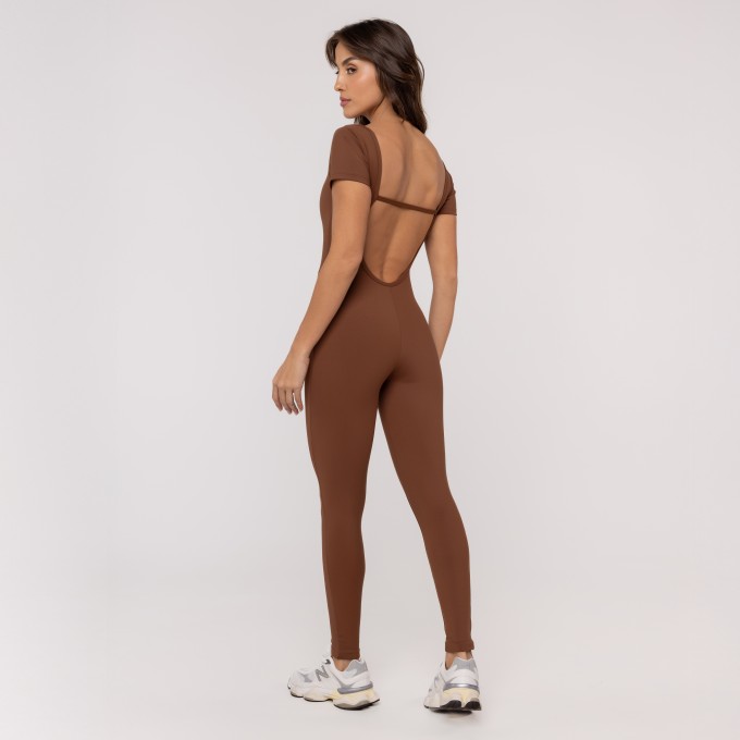 Macacão Manga Curta Marrom Athletic