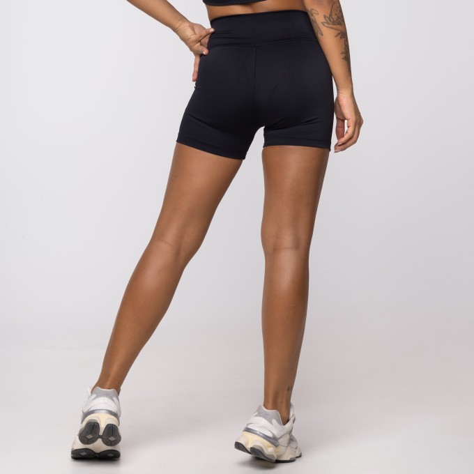 Short Preto Básico em Polimida